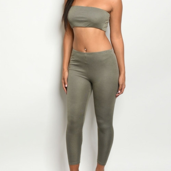 AUDREY 3 + 1 OLIVE CROP HALTER TOP & LEGGINGS SET - Picture 2 of 3